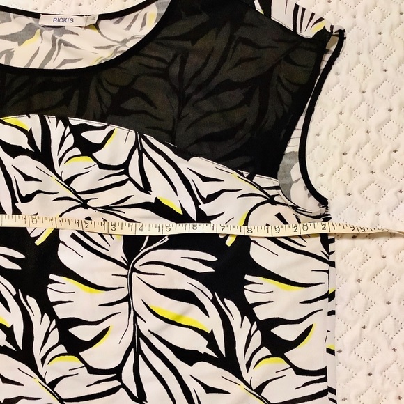💜3/$30 Palm Leaf Print Sleeveless Top Large - Picture 2 of 5